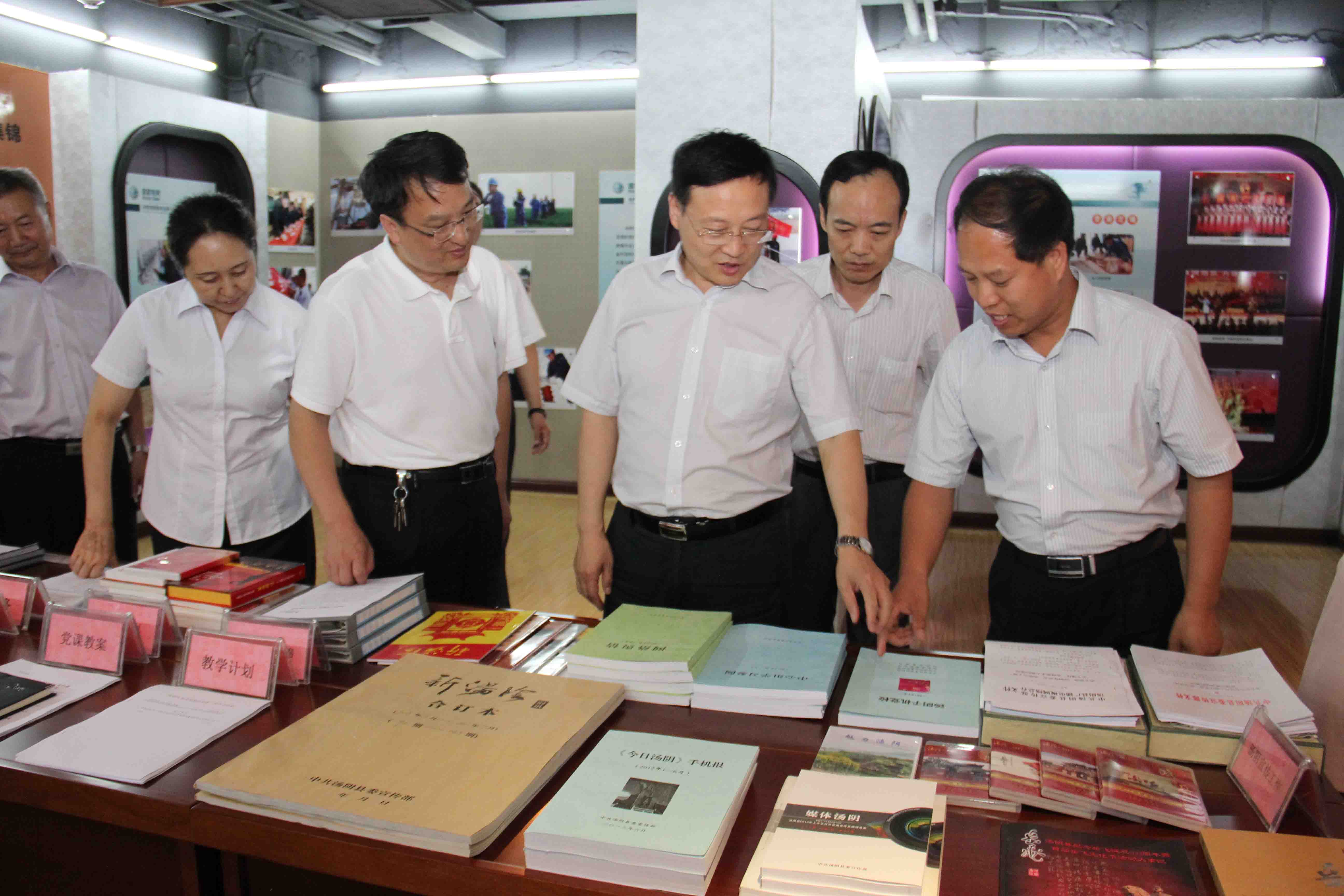 省委宣传部常务副部长王耀莅汤调研